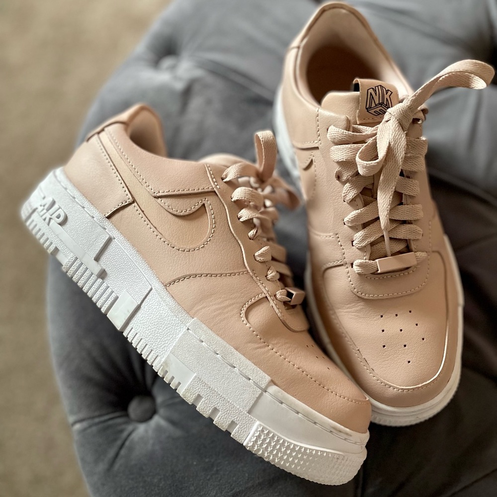 Nike Air Force 1 Pixel